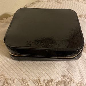 QUAY travel sunglasses case